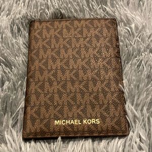 MICHAEL KORS PASSPORT WALLET